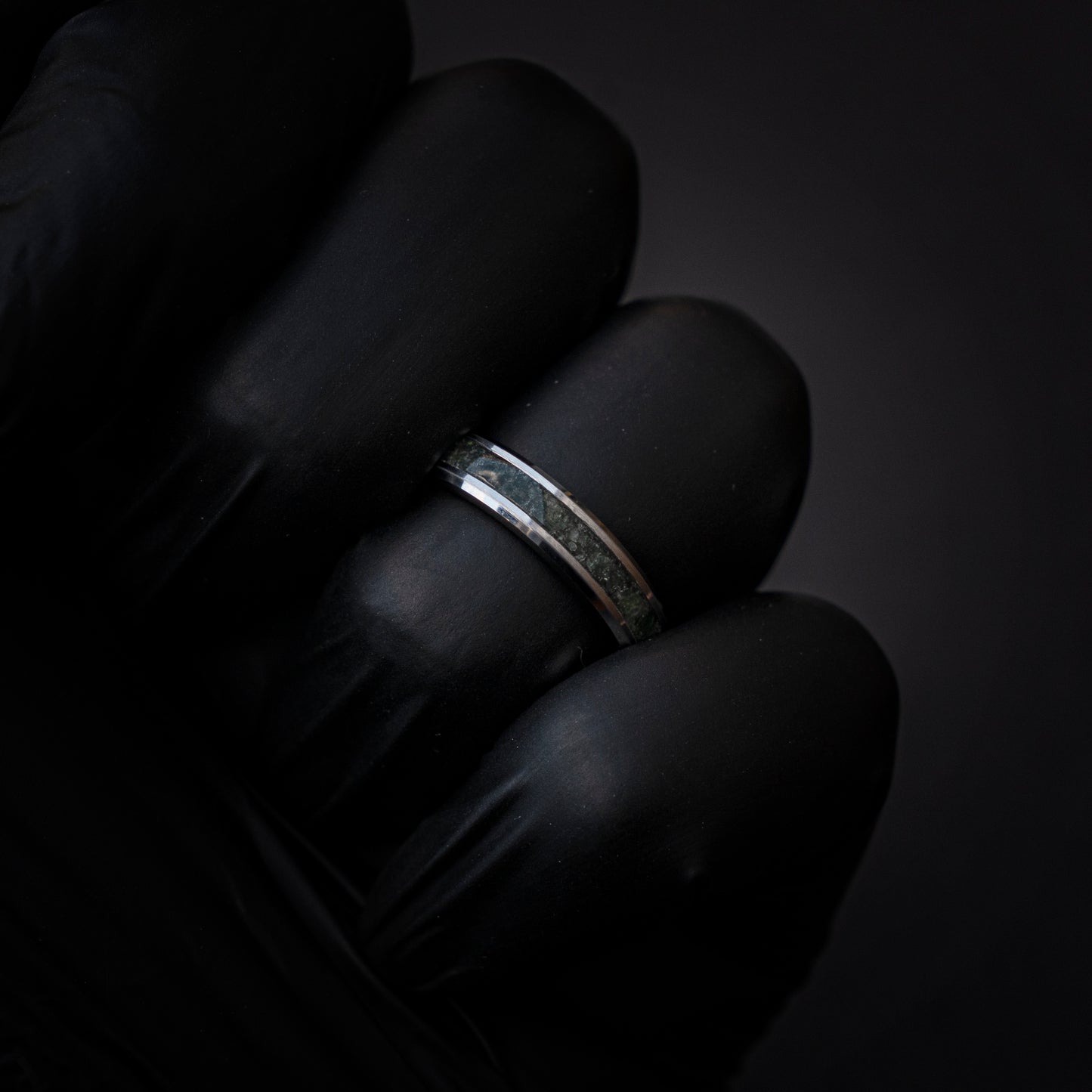 Zilveren tungsten ring gevuld met Mosagaat 4 mm