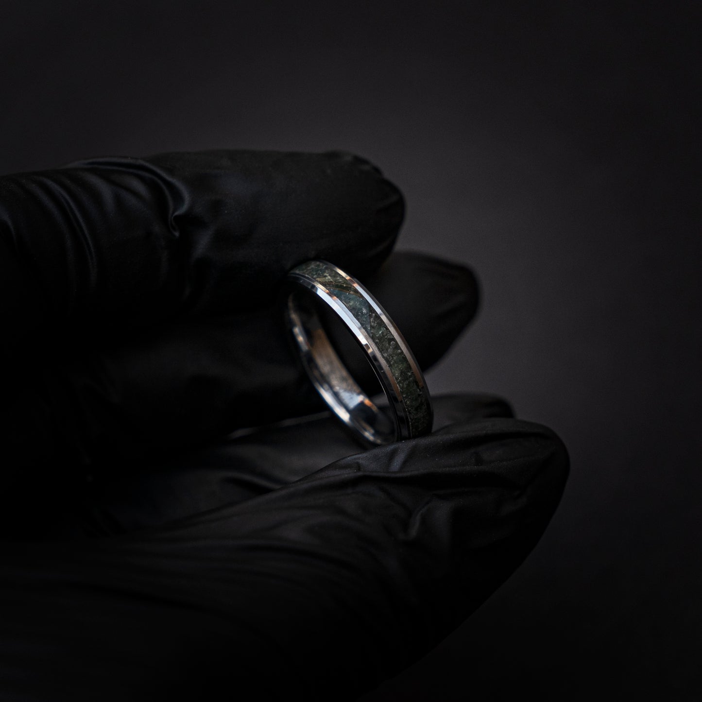 Zilveren tungsten ring gevuld met Mosagaat 4 mm