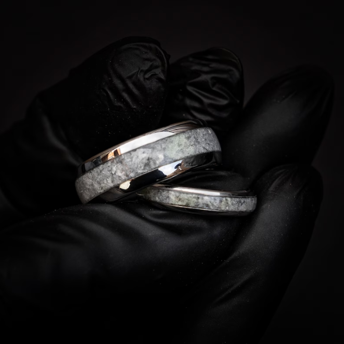 Zilveren tungsten ronde ring gevuld met maansteen