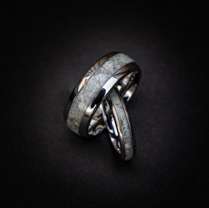 Zilveren tungsten ronde ring gevuld met maansteen
