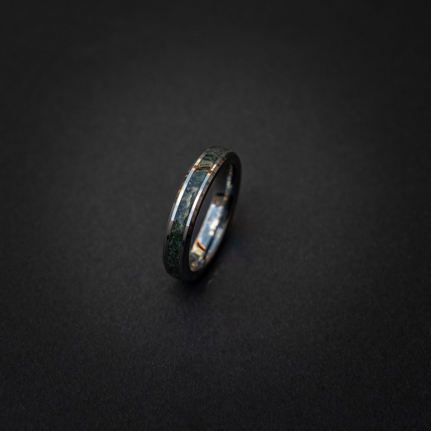 Zilveren tungsten ring gevuld met Mosagaat 4 mm