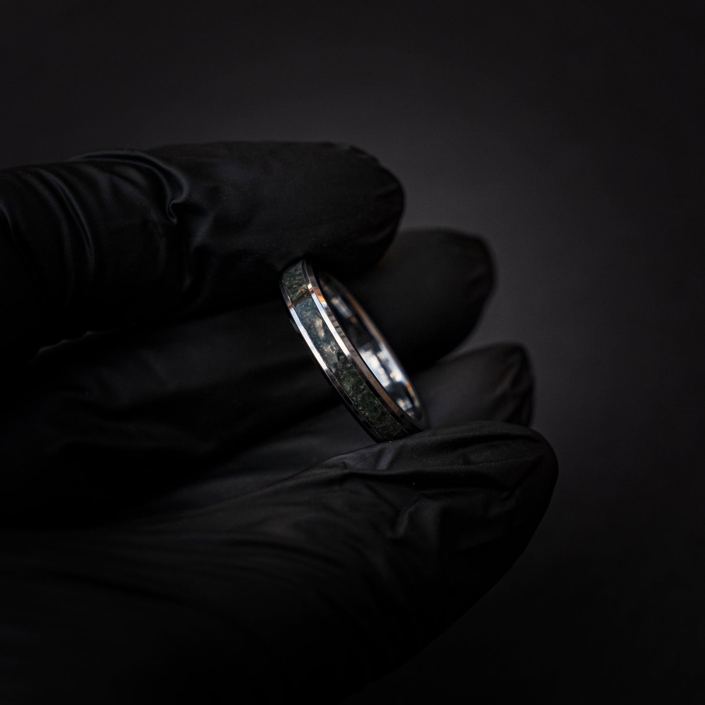 Zilveren tungsten ring gevuld met Mosagaat 4 mm