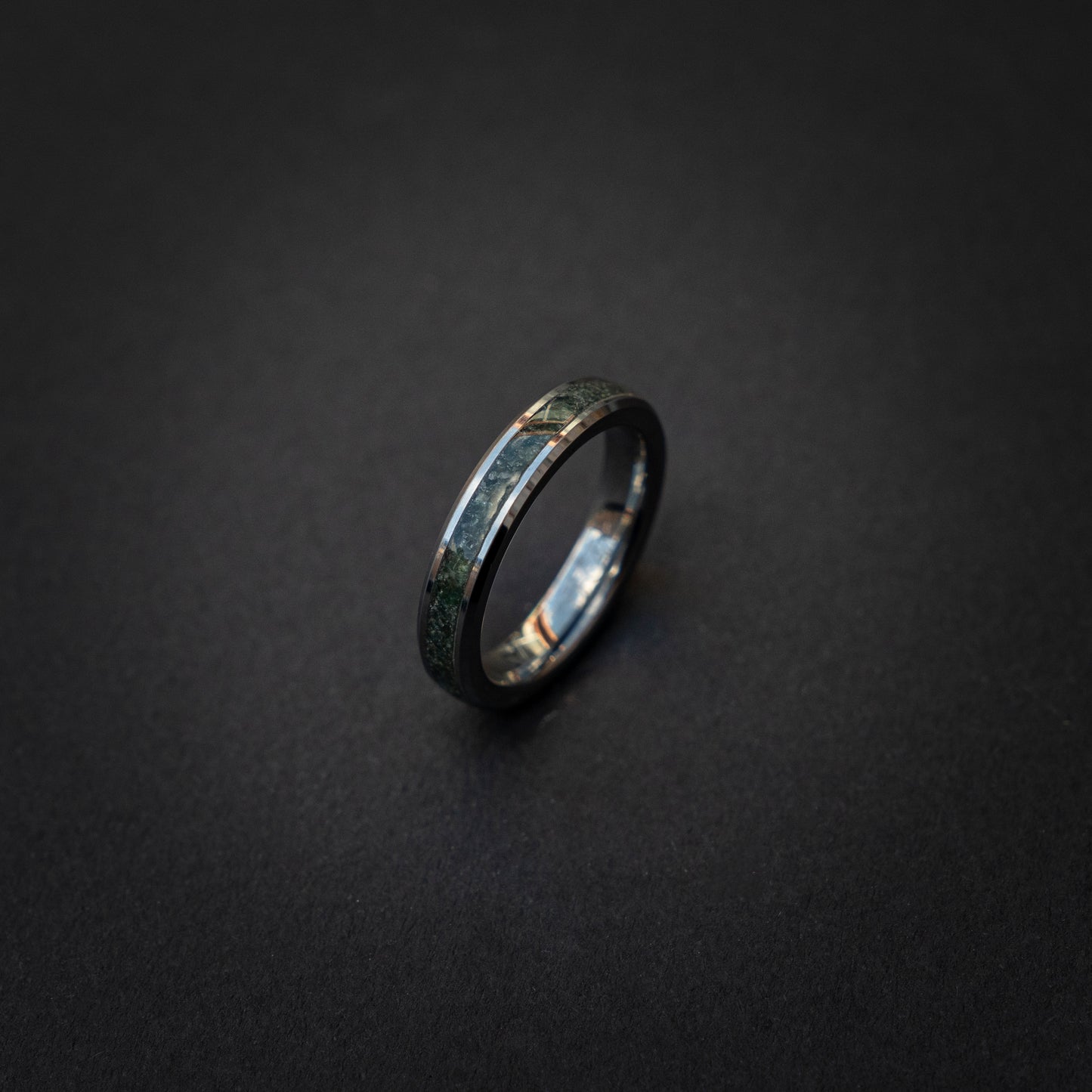 Zilveren tungsten ring gevuld met Mosagaat 4 mm