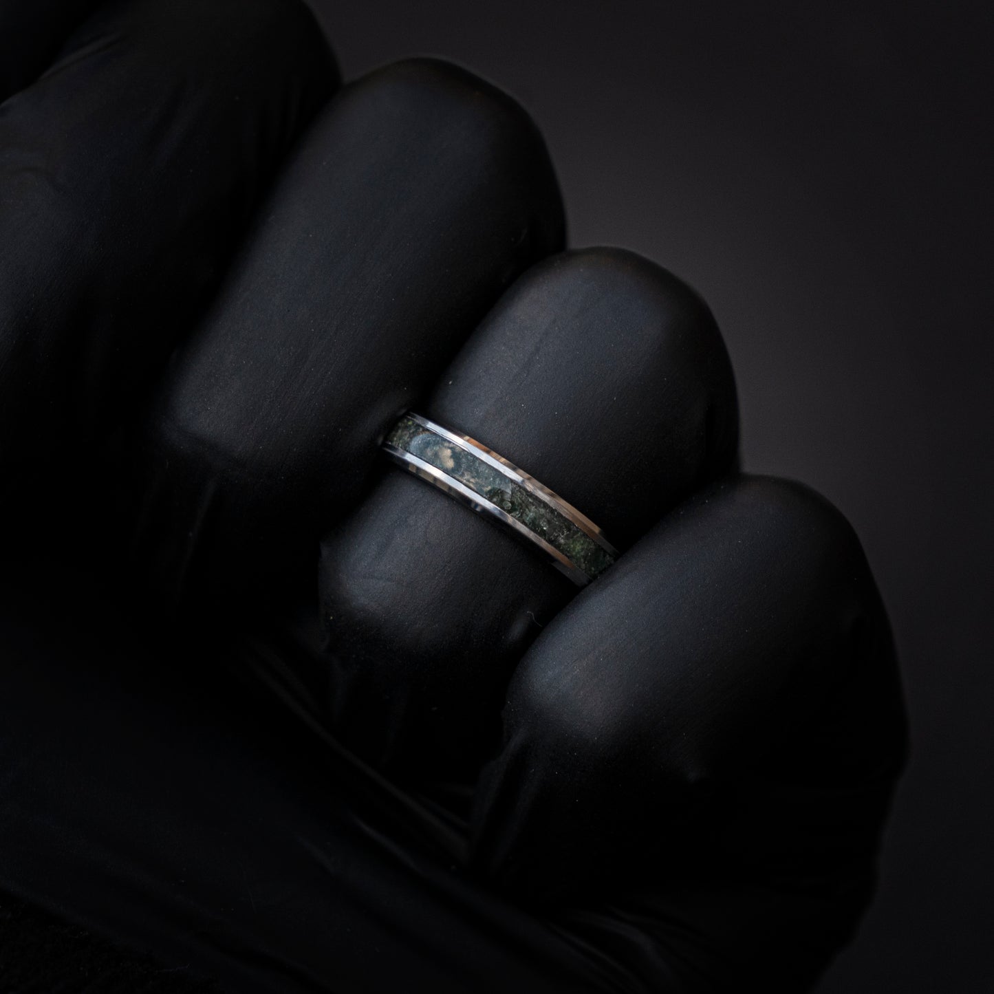 Zilveren tungsten ring gevuld met Mosagaat 4 mm